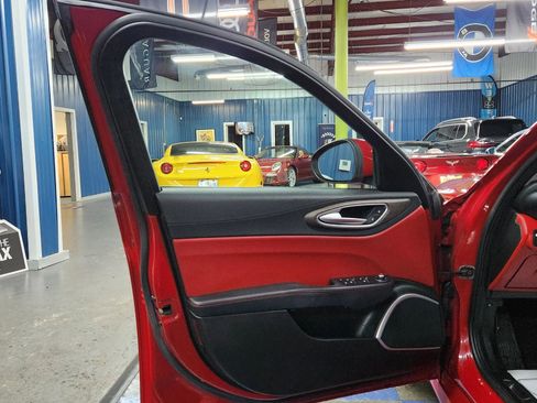 Used 2017 Alfa Romeo Giulia Ti image 6