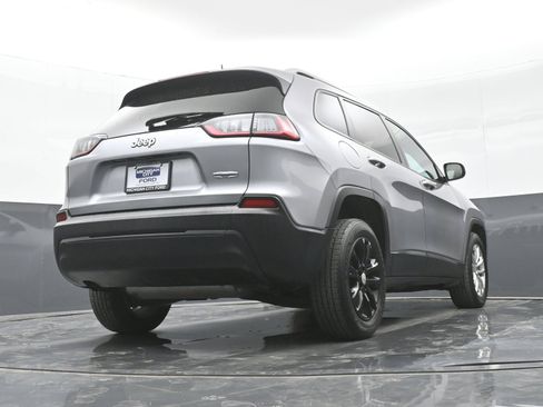 Used 2020 Jeep Cherokee Latitude w/ Cold Weather Group FWD image 39