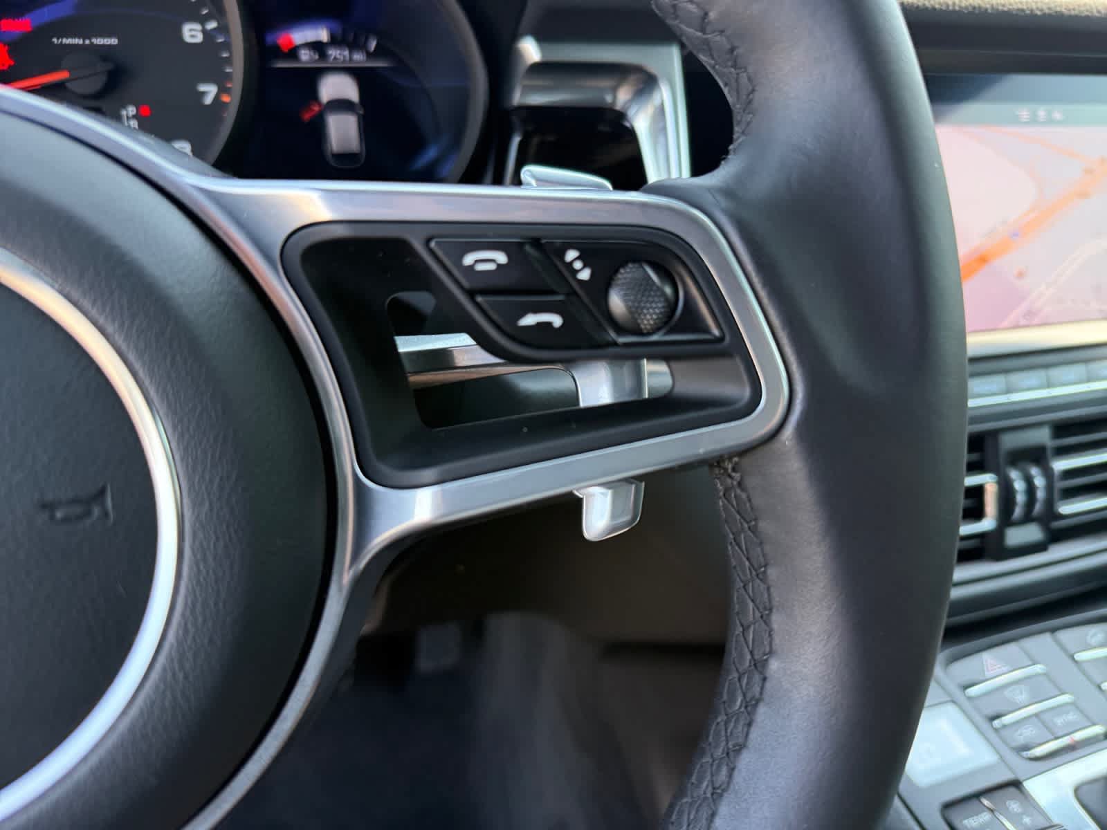 Used 2020 Porsche Macan AWD/4WD image 27