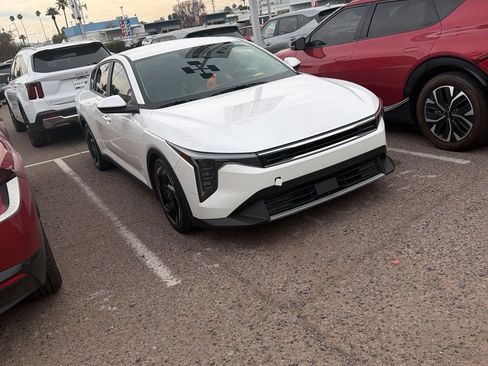 Used 2025 Kia K4 EX image 6