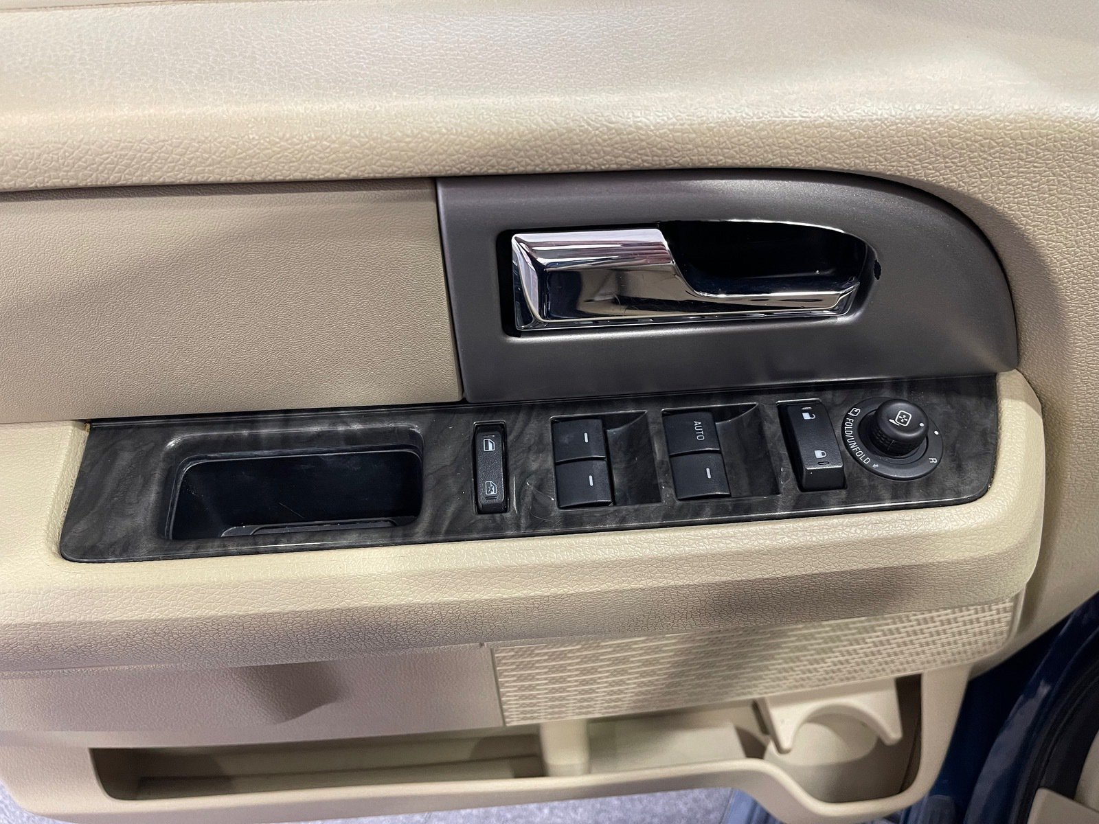 Used 2017 Ford Expedition Limited w/ Equipment Group 301A RWD image 25
