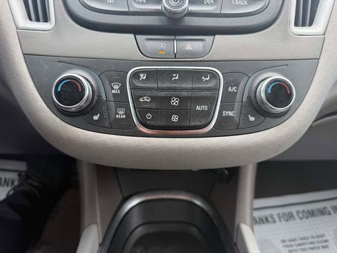 Used 2022 Chevrolet Malibu LT FWD image 34