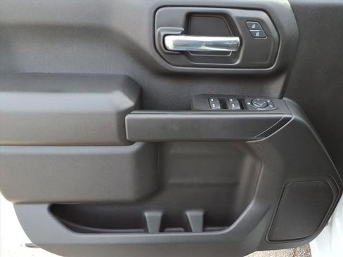 Used 2025 Chevrolet Silverado 2500 Custom image 15