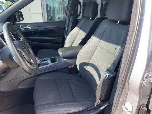 Used 2018 Jeep Grand Cherokee Laredo AWD/4WD image 16
