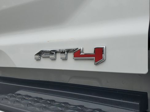 Used 2024 GMC Canyon AT4 image 7