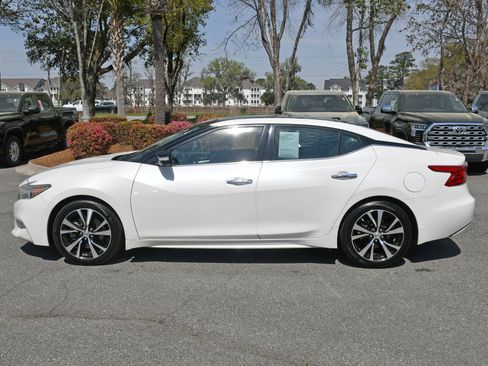 Used 2018 Nissan Maxima Platinum image 2