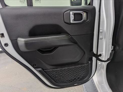 Used 2023 Jeep Wrangler Unlimited Sahara image 16