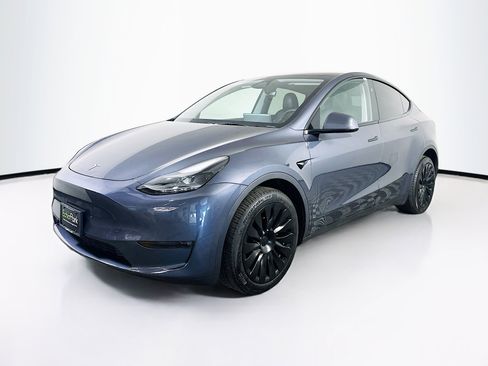 Used 2023 Tesla Model Y Long Range image 3