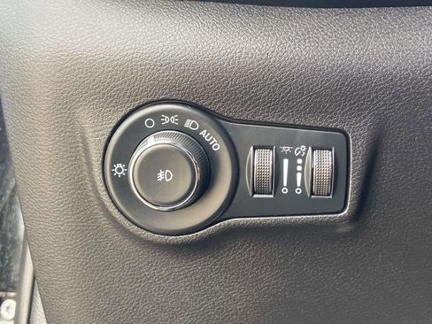 Used 2022 Jeep Compass Trailhawk w/ Sun and Sound Group image 21