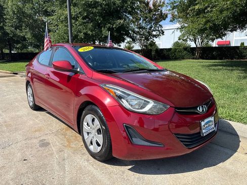 Used 2016 Hyundai Elantra SE FWD image 1