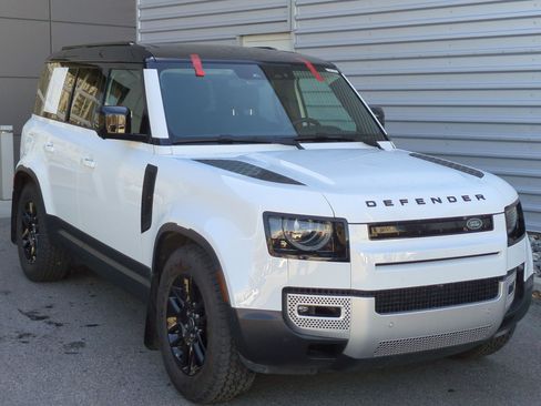 Used 2025 Land Rover Defender 110 S image 3