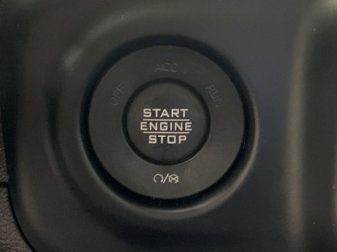 Used 2021 Jeep Wrangler Sport AWD/4WD image 13