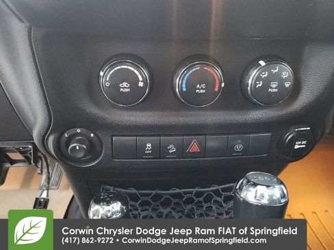 Used 2013 Jeep Wrangler Unlimited Sahara w/ Connectivity Group AWD/4WD image 24