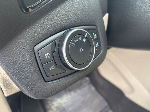 Used 2018 Ford Escape Titanium w/ Ford Safe & Smart Package AWD/4WD image 17