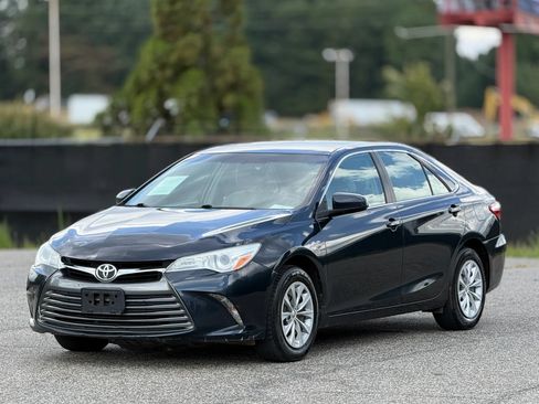 Used 2017 Toyota Camry LE FWD image 6