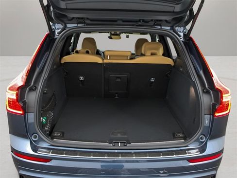 New 2025 Volvo XC60 B5 Ultra w/ Protection Package Premier image 6