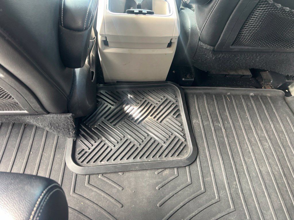 Used 2014 Chrysler Town & Country Touring FWD image 20