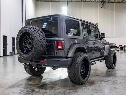 Used 2019 Jeep Wrangler Unlimited Sahara AWD/4WD image 7