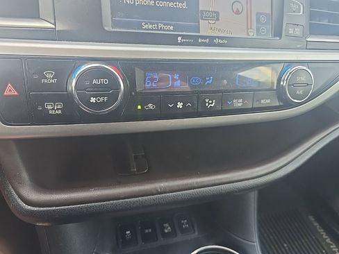 Used 2017 Toyota Highlander XLE image 18