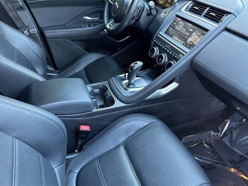 Used 2020 Jaguar E-PACE SE image 18