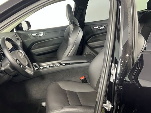 Used 2025 Volvo XC60 B5 Plus image 20