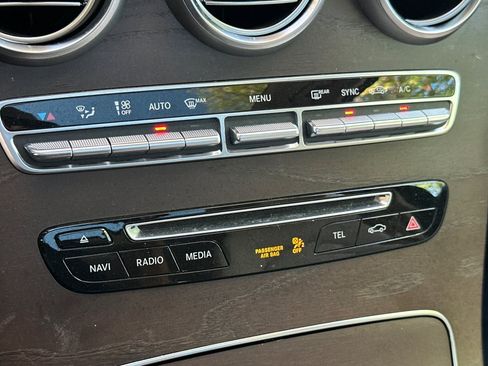 Used 2019 Mercedes-Benz GLC 300 4MATIC image 18