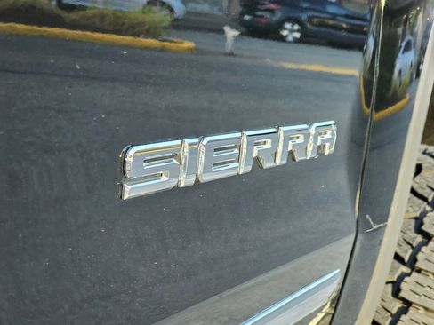 Used 2018 GMC Sierra 1500 SLT w/ SLT Premium Package AWD/4WD image 13