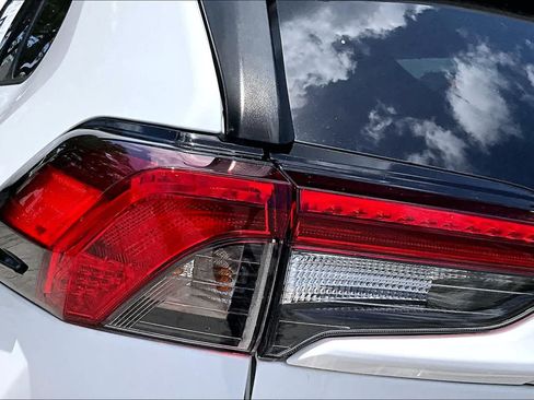 Used 2022 Toyota RAV4 XLE FWD image 29