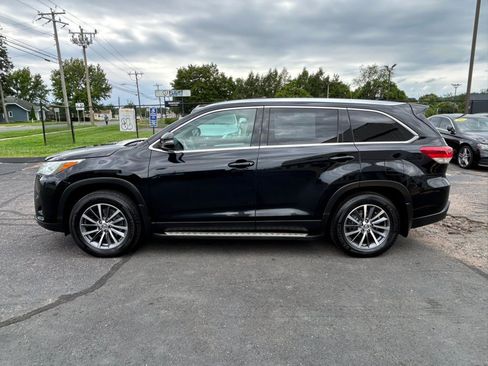 Used 2019 Toyota Highlander XLE AWD/4WD image 8