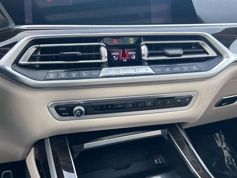 Used 2019 BMW X7 xDrive50i w/ M Sport Package image 18