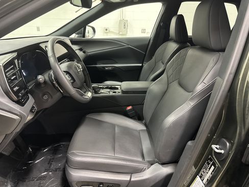 Used 2025 Lexus RX 350h w/ Accessory Package image 16