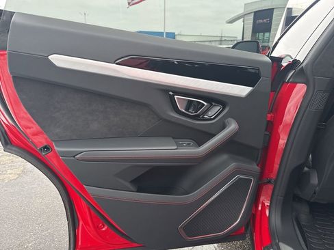 Used 2022 Lamborghini Urus AWD/4WD image 32