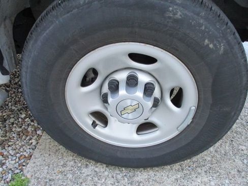 Used 2024 Chevrolet Express 2500 w/ Driver Convenience Package RWD image 26