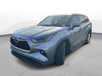 Used 2022 Toyota Highlander LE video 2