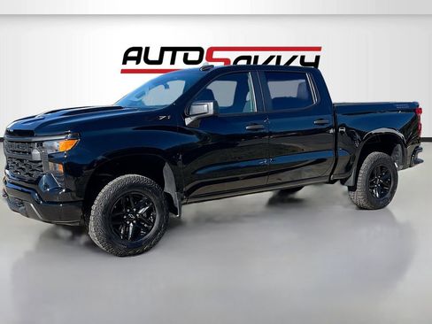 Used 2025 Chevrolet Silverado 1500 Custom Trail Boss w/ Dark Appearance Package image 3