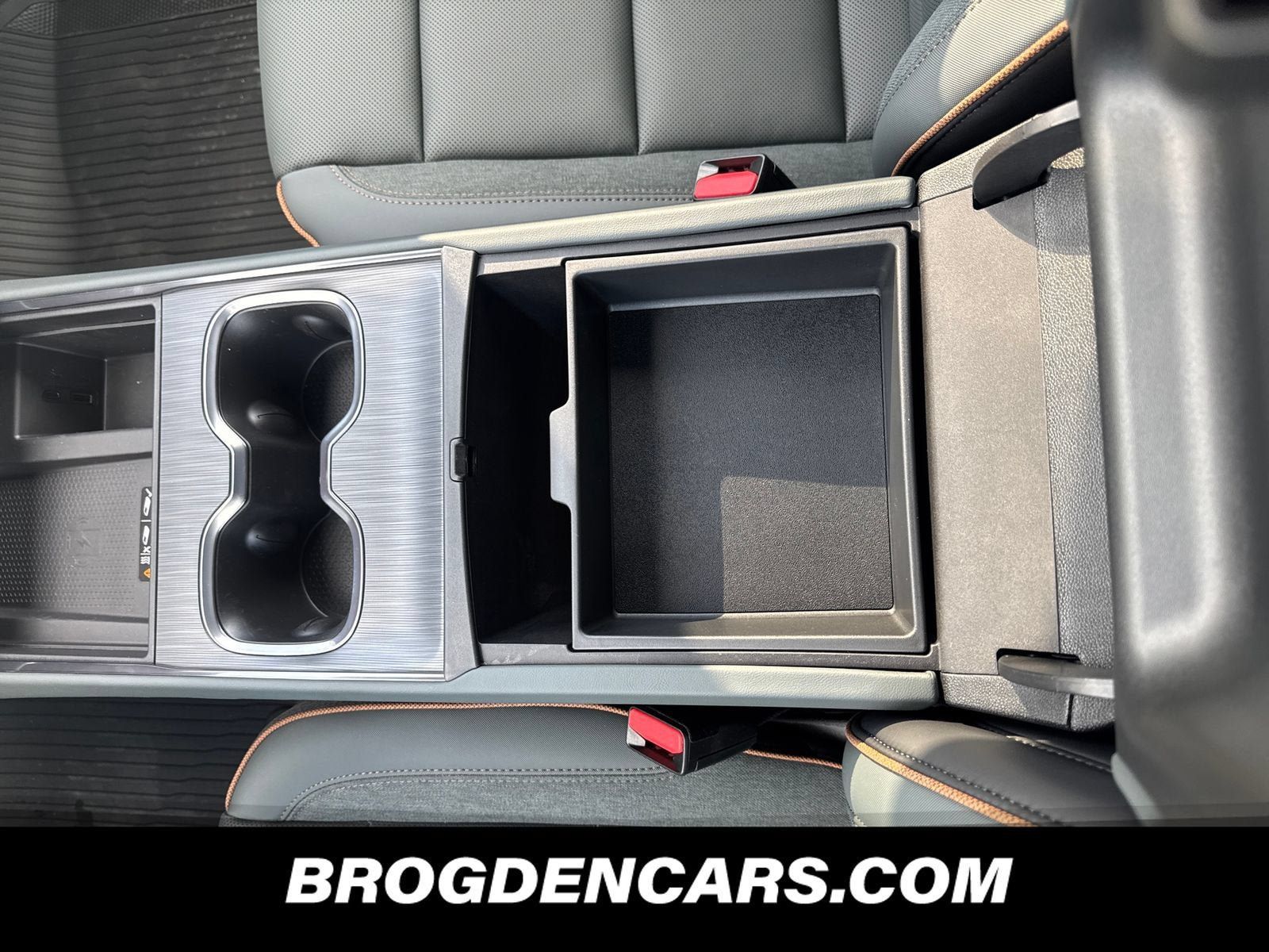 New 2027 GMC Acadia AT4 w/ AT4 Reserve Package AWD/4WD image 10