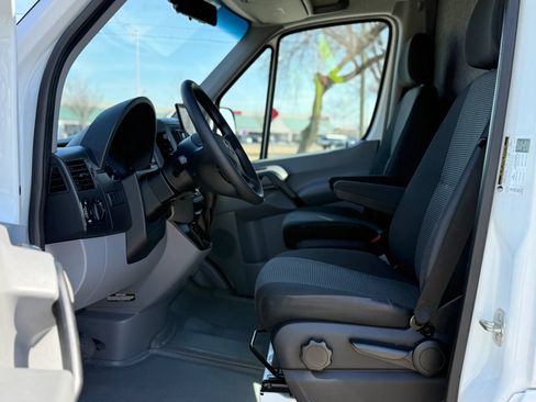 Used 2013 Freightliner Sprinter 2500 RWD image 10