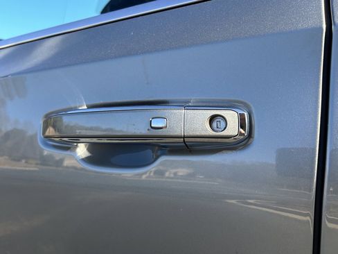 Certified 2025 GMC Yukon Denali image 28