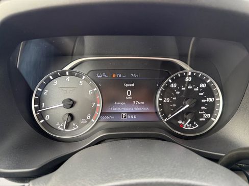 Used 2021 Nissan Titan SV image 20