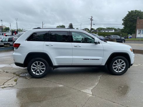 Used 2021 Jeep Grand Cherokee Laredo image 4