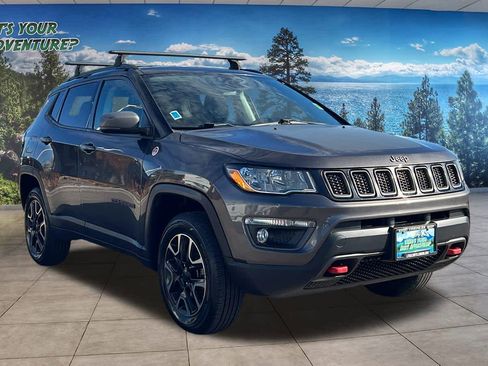 Used 2019 Jeep Compass Trailhawk image 3