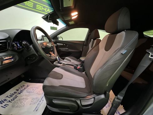 Used 2019 Hyundai Veloster 2.0 FWD image 17
