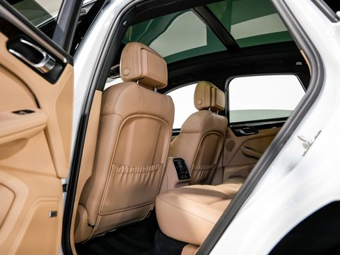 Used 2023 Porsche Macan S image 30