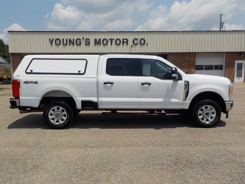 Used 2023 Ford F250 XLT AWD/4WD image 6