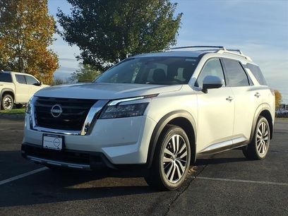 New 2025 Nissan Pathfinder Platinum w/ Cargo Package
