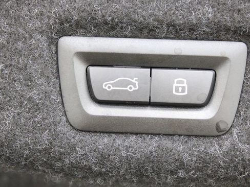 Used 2024 BMW 530i w/ Convenience Package image 31