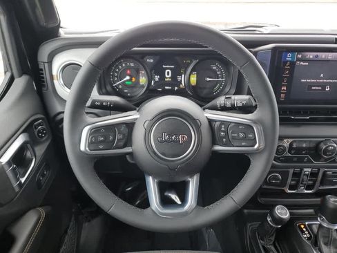 Used 2025 Jeep Wrangler Sahara w/ Safety Group image 19