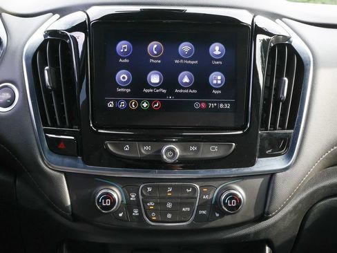 Used 2023 Chevrolet Traverse LT FWD image 11