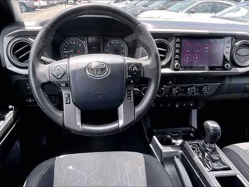 Used 2020 Toyota Tacoma TRD Off-Road w/ Technology Package AWD/4WD image 14