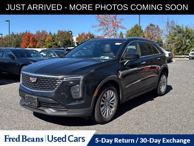 Used 2024 Cadillac XT4 Luxury w/ Cold Weather Package AWD/4WD image 3